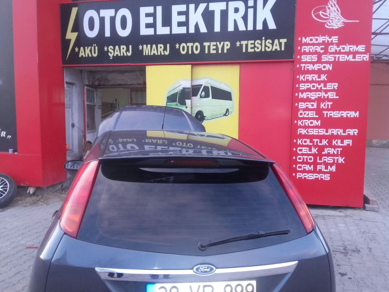 Ford FOCUS1 HB Cam Üstü Spoiler Fiber