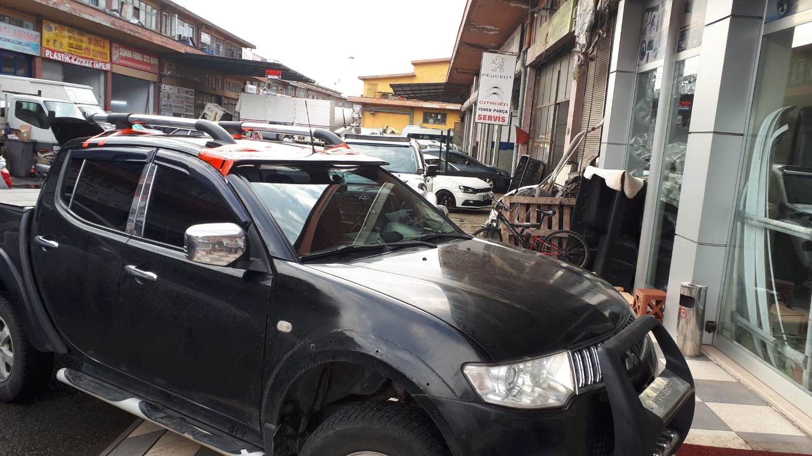 Mitsubishi L 200 L-200 Ön Cam Güneşlik Fiberglass