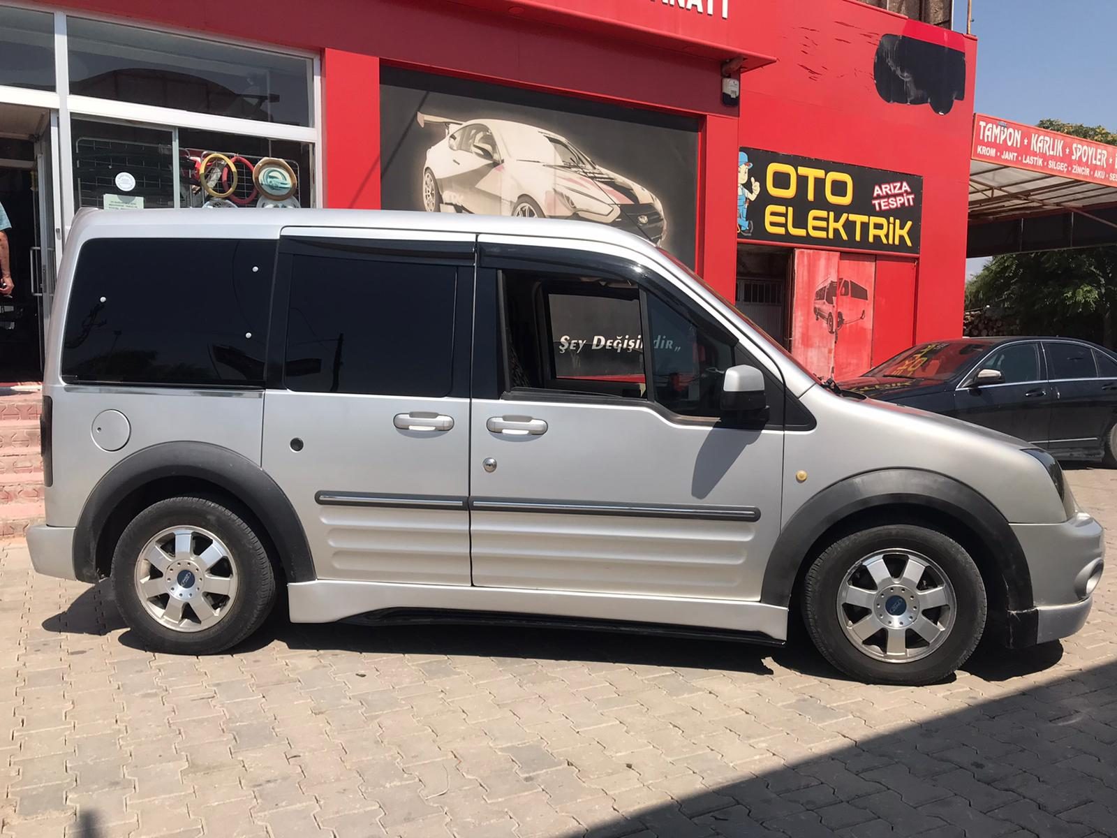 Ford Connect 2002-2014 Plastik Marşpiyel Çift Renk Görünümü - Plastik
