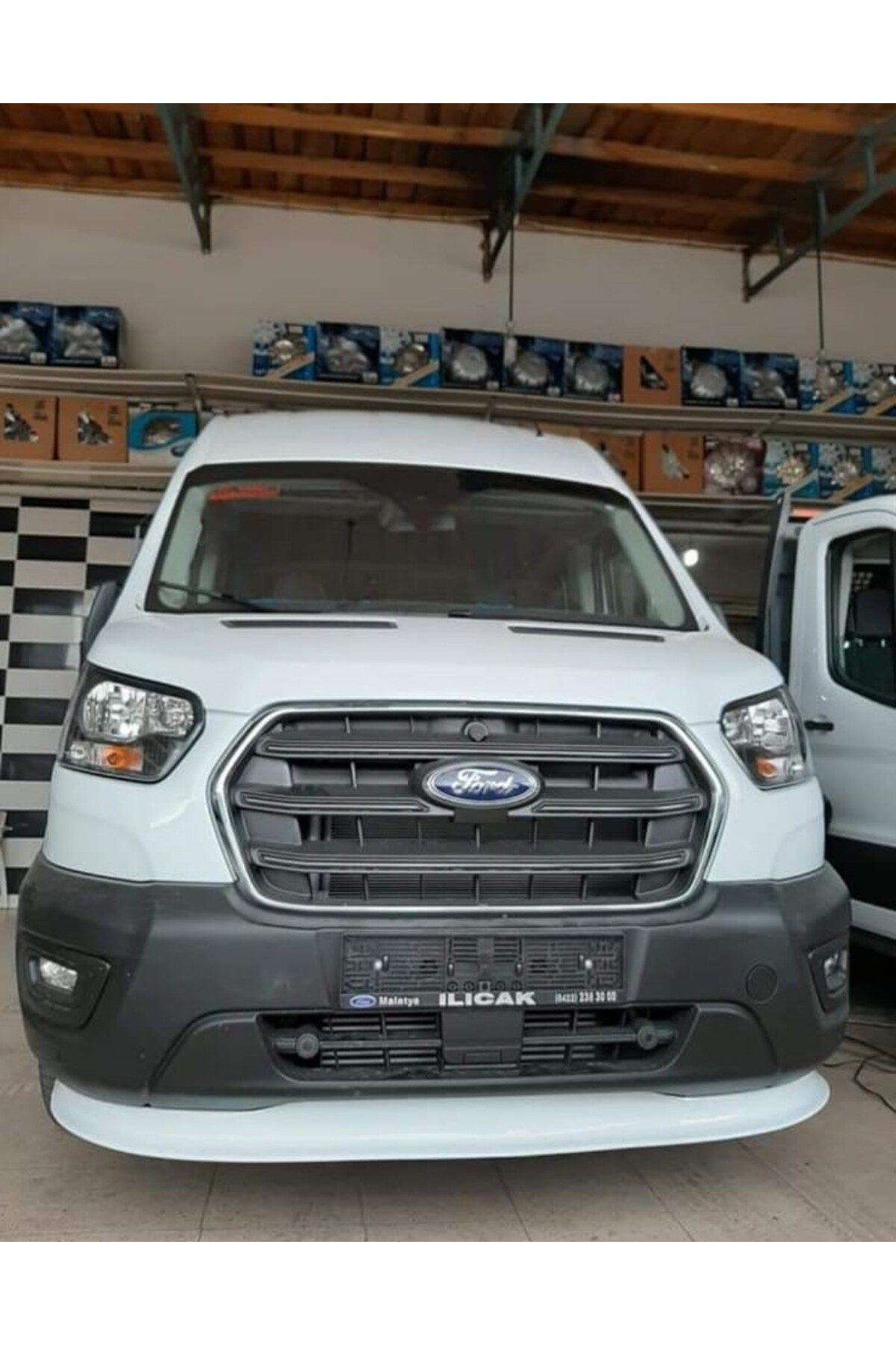 Ford Transit 2019 Tampon Ön Altı Eki Geniş Karlık Plastik Beyaz