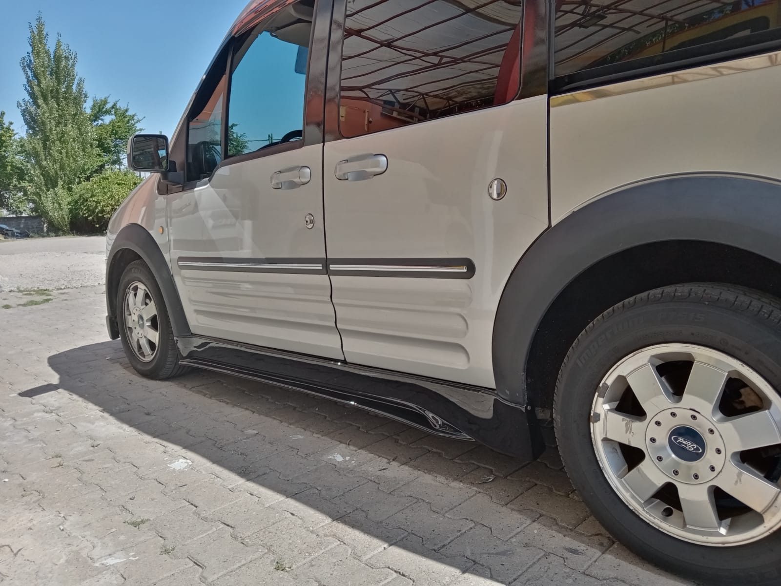Ford Connect 2002-2014 Plastik Geniş Marşpiyel - Plastik